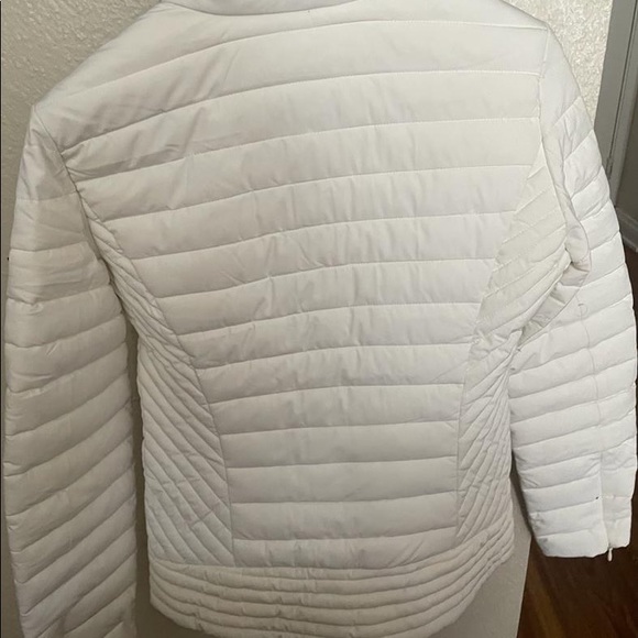 Guess White Puffer Jacket - Picture 10 of 10